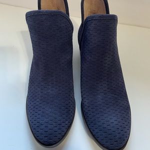 Lucky Brand Boots 7.5 Ankle Bootie Perf Leather Blue Suede Split Side